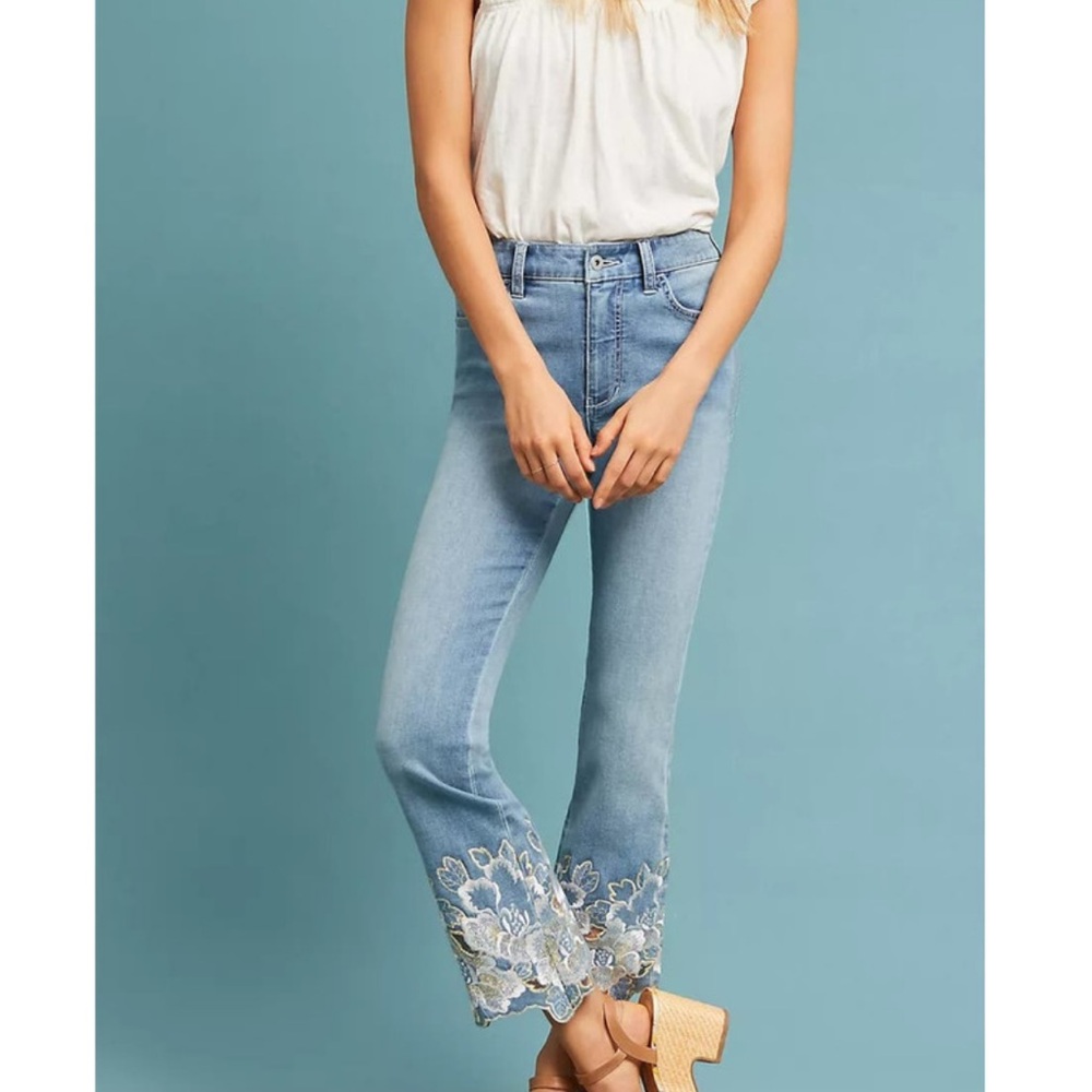 Anthropologie Pilcro Light Blue Jeans Gold Flower Embroidered Hem Women’s 30